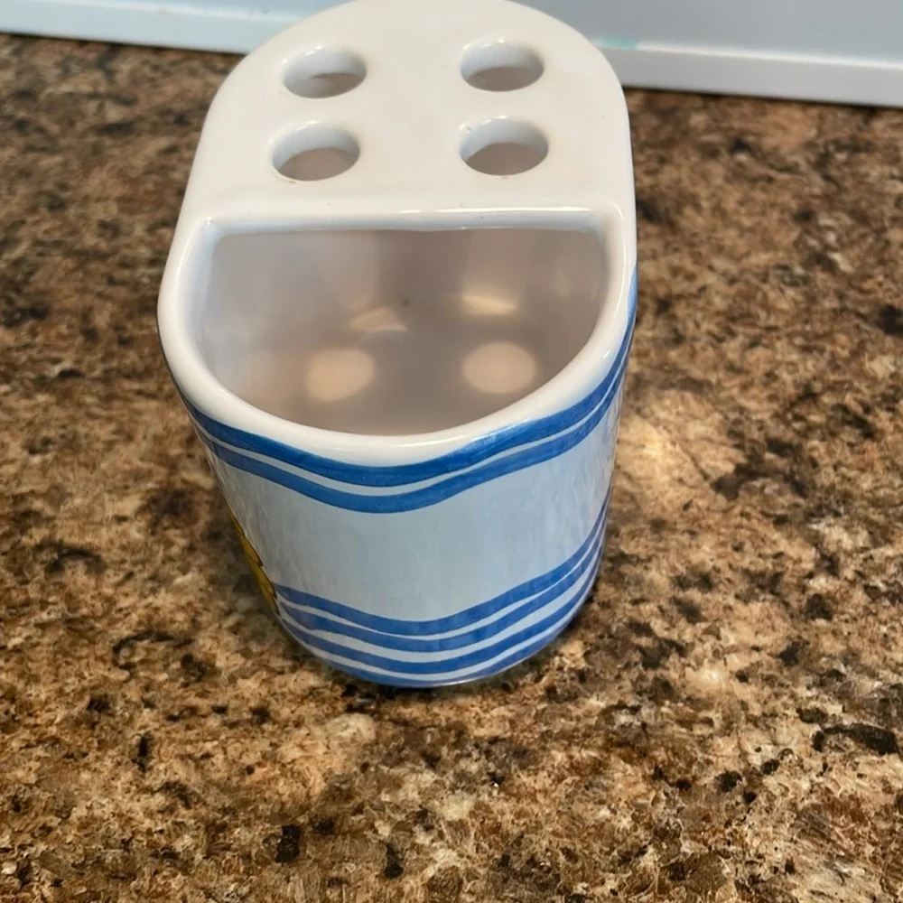 Seashell Ceramic Toothbrush Holder‎